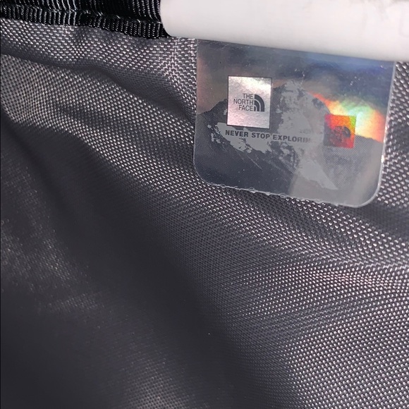 NWT The North Face Recon Backpack - Grey/Purple - Picture 11 of 16